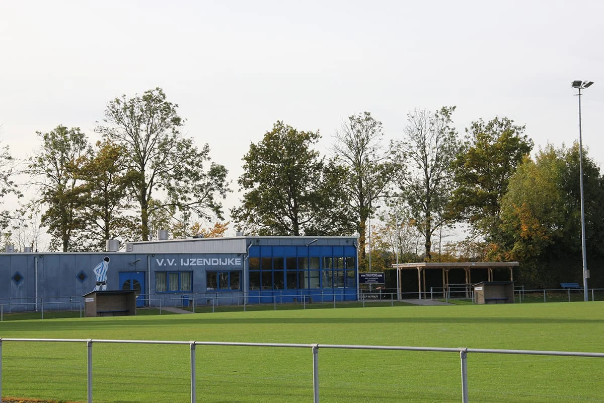 Het complex van VV IJzendijke aan de Mauritsweg